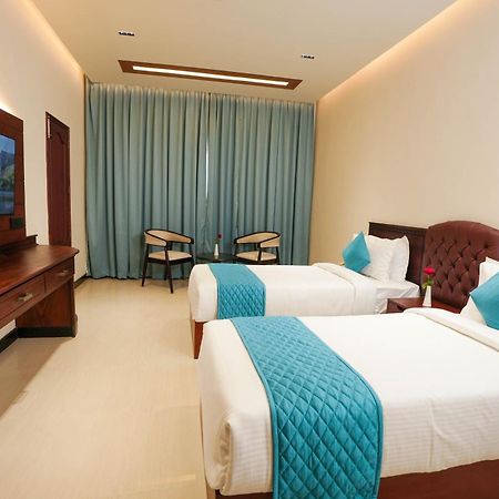 Blue Castle Hotel Thiruvananthapuram Екстериор снимка