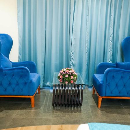 Blue Castle Hotel Thiruvananthapuram Екстериор снимка
