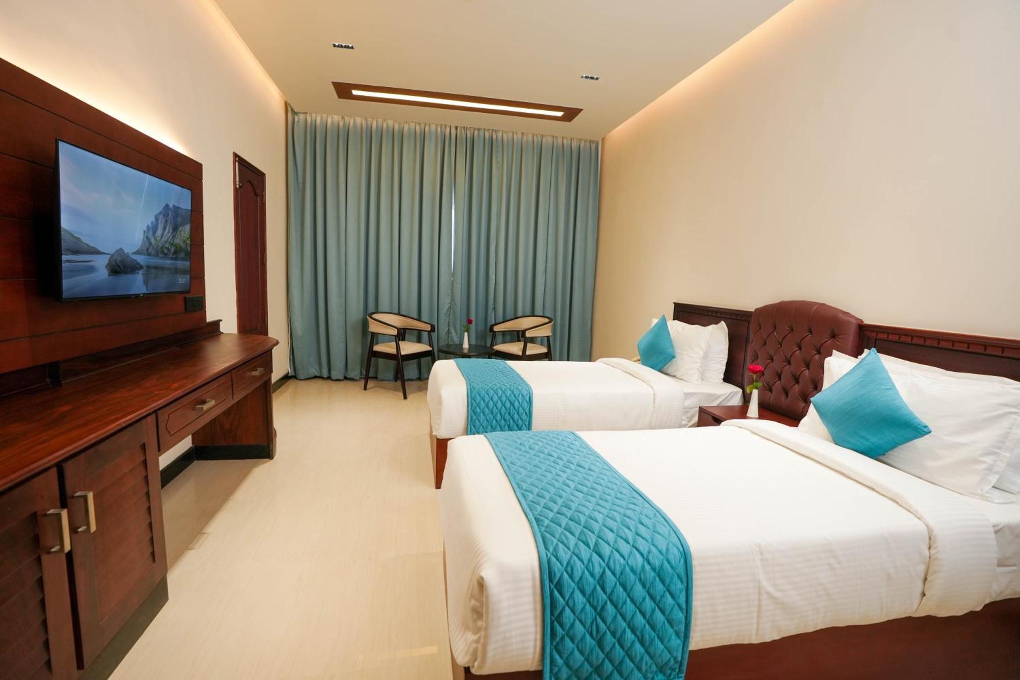 Blue Castle Hotel Thiruvananthapuram Екстериор снимка