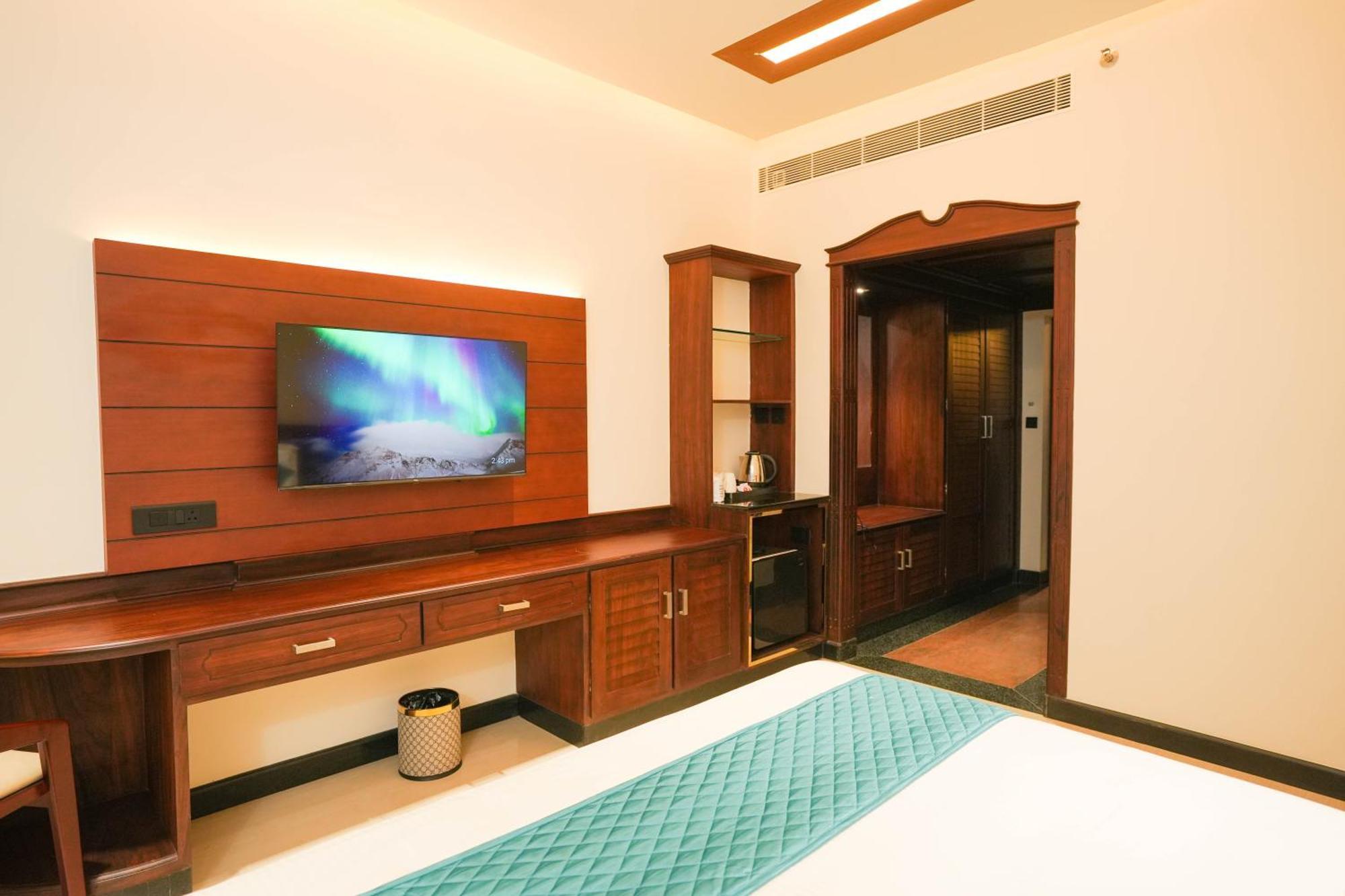 Blue Castle Hotel Thiruvananthapuram Екстериор снимка
