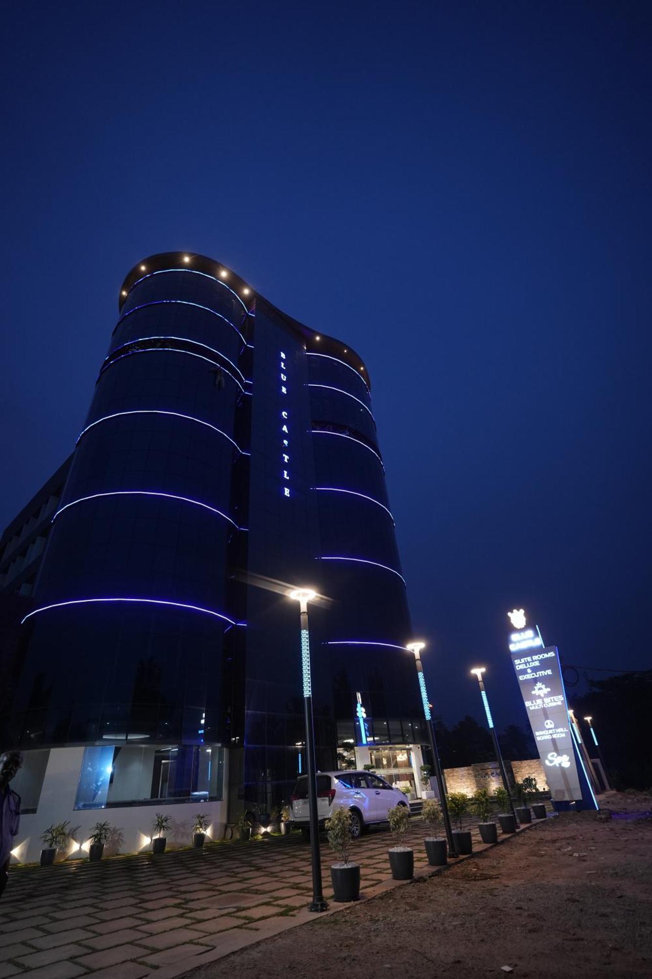 Blue Castle Hotel Thiruvananthapuram Екстериор снимка