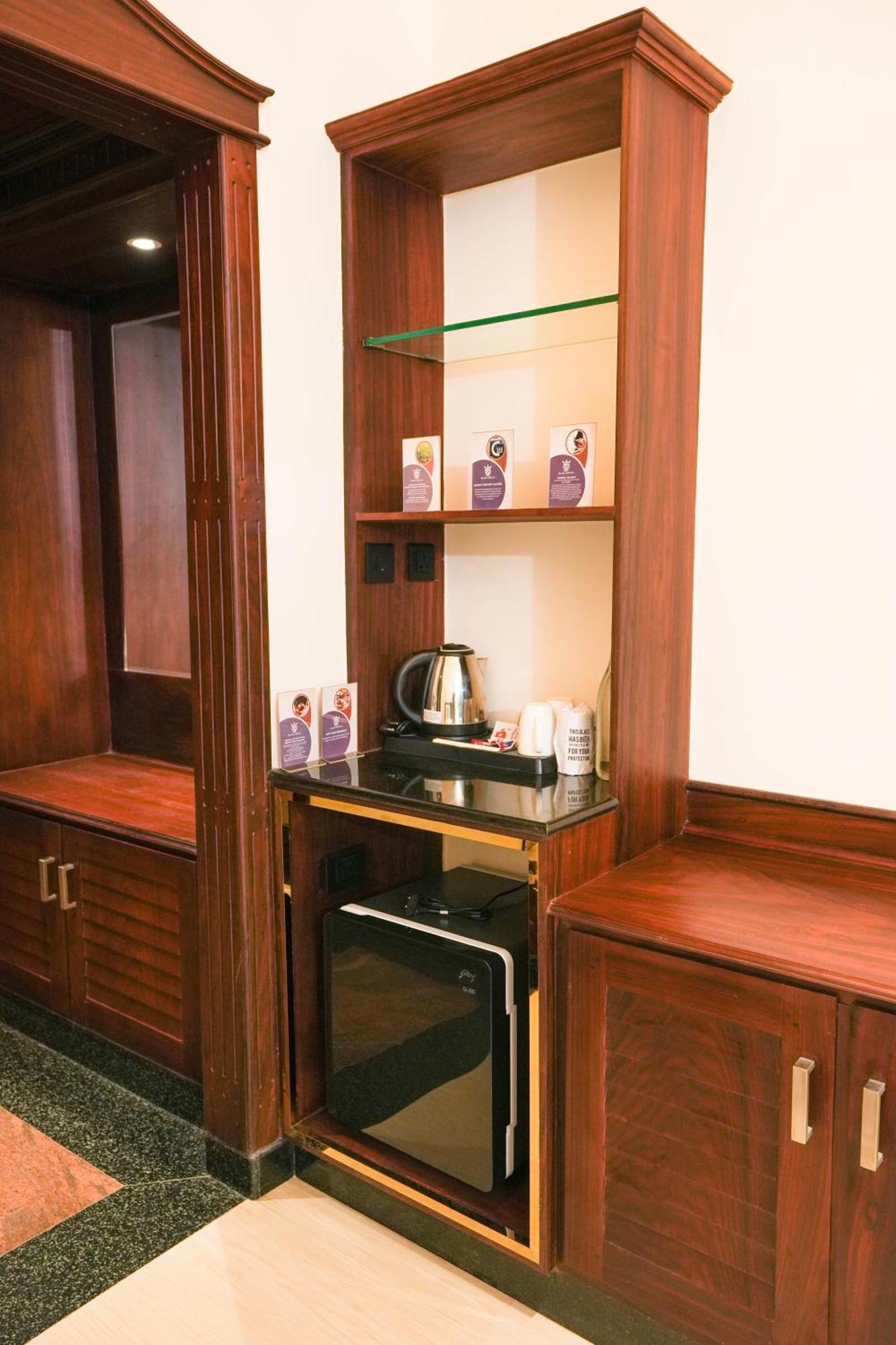 Blue Castle Hotel Thiruvananthapuram Екстериор снимка