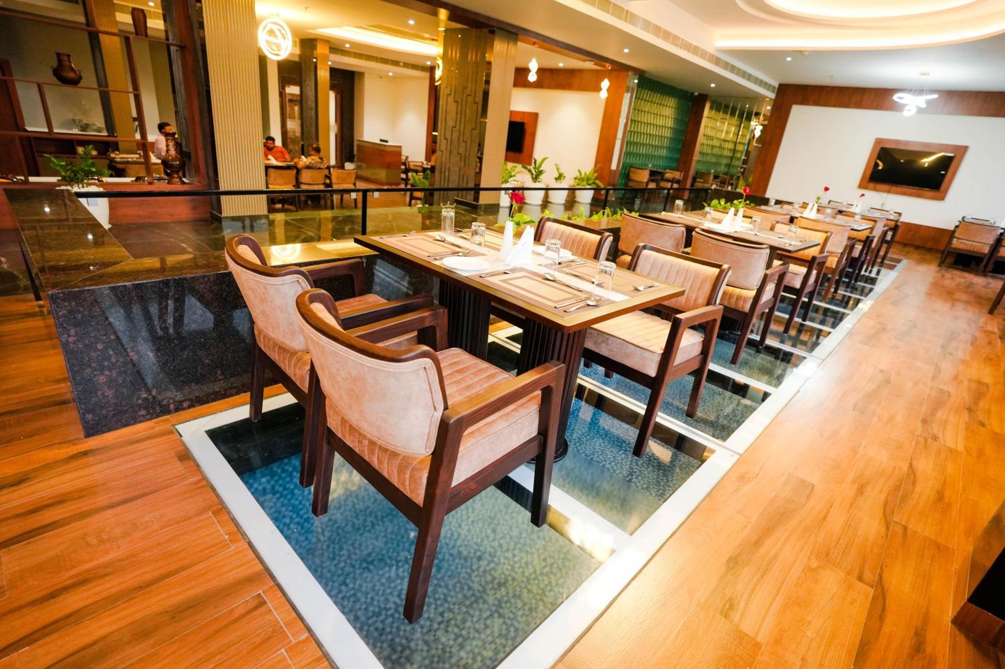 Blue Castle Hotel Thiruvananthapuram Екстериор снимка