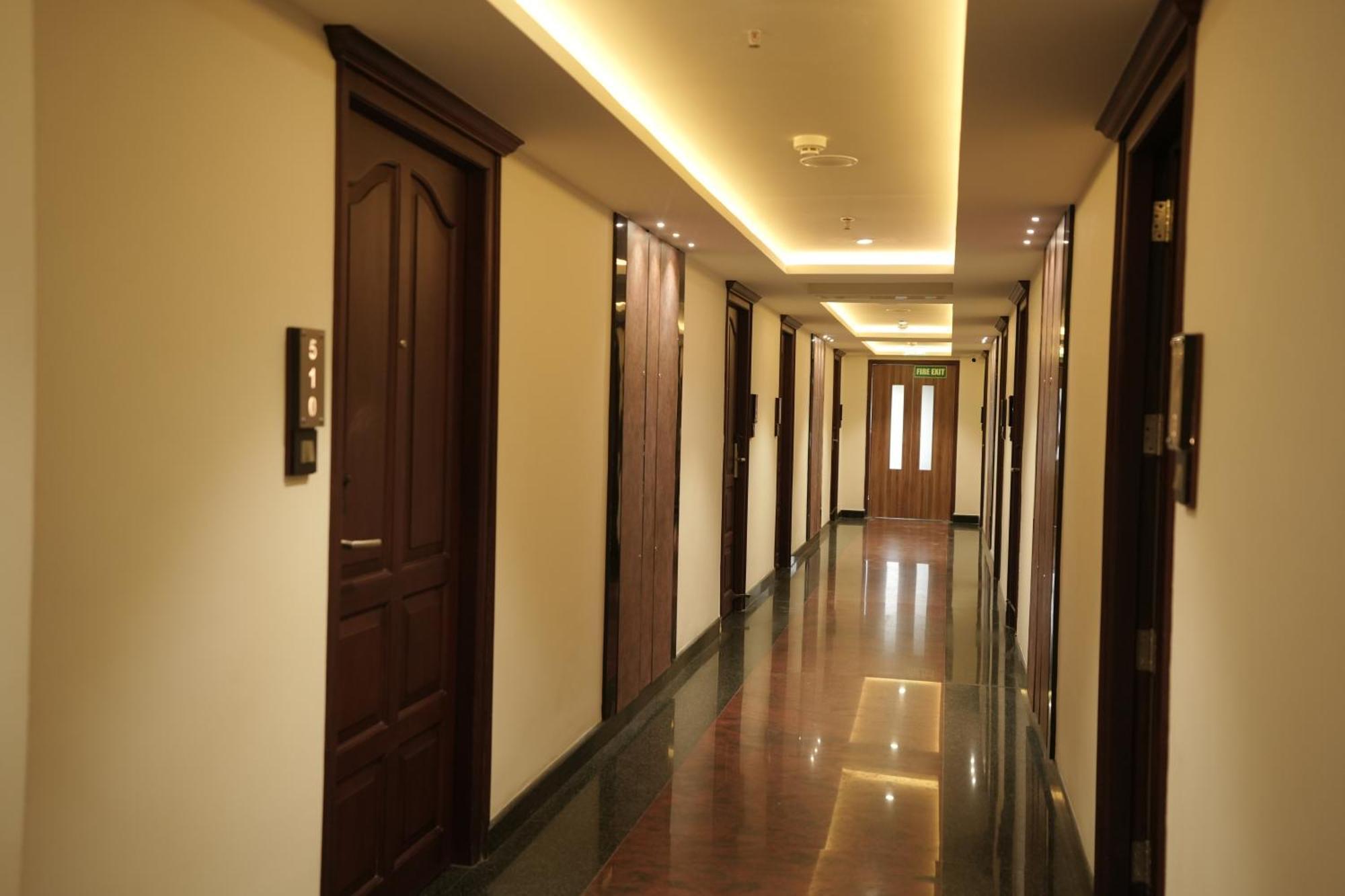 Blue Castle Hotel Thiruvananthapuram Екстериор снимка