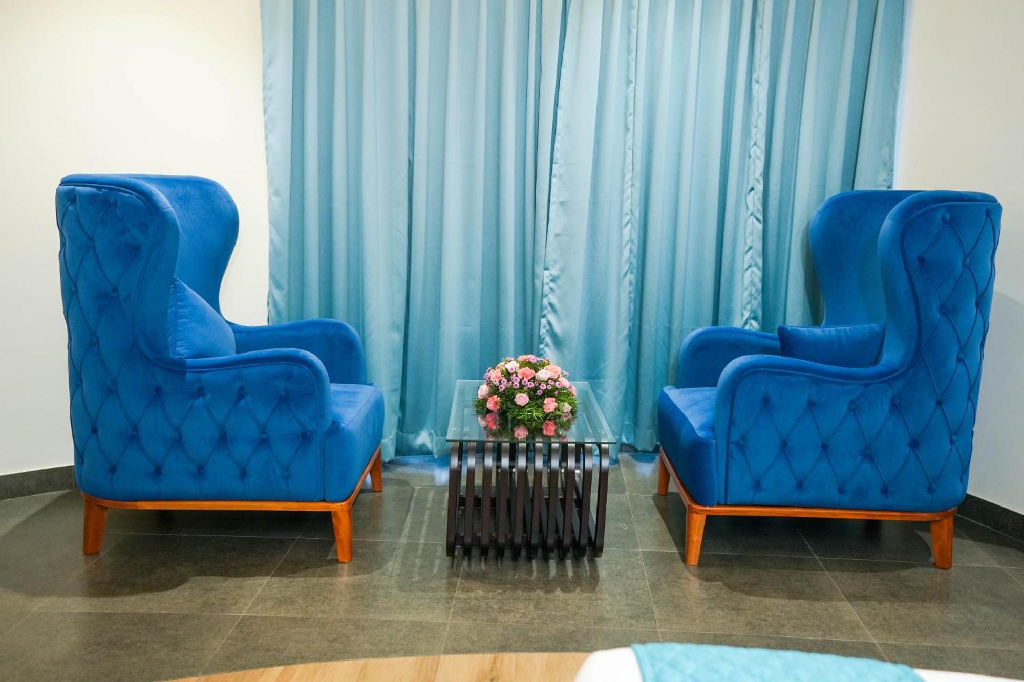 Blue Castle Hotel Thiruvananthapuram Екстериор снимка