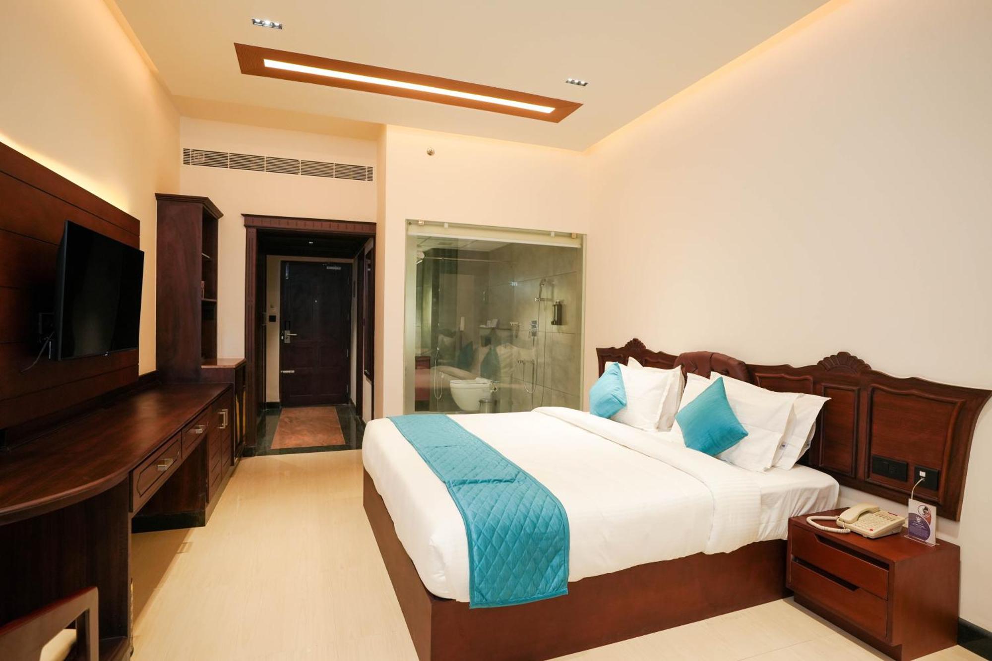 Blue Castle Hotel Thiruvananthapuram Екстериор снимка